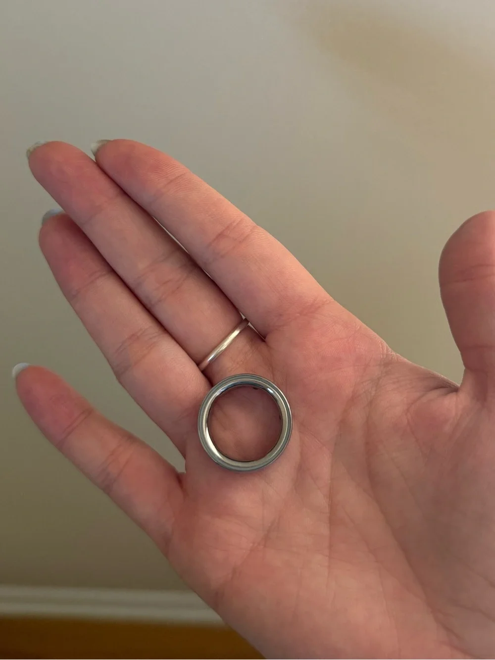 Oura Ring 4th Generation & Charger SIZE 7 - Used